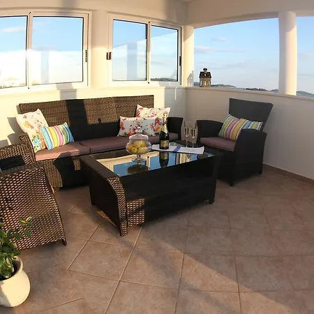 Bili Dvori 罗戈兹尼察