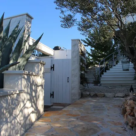 Bili Dvori Rogoznica