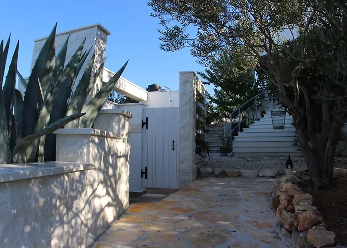 Bili Dvori Рогозница